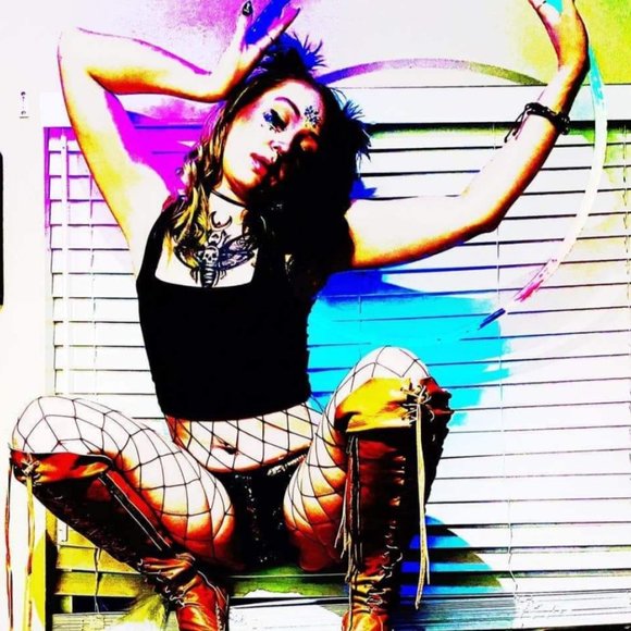 Heyooo, it’s me, Tiff St⭐️rwolf - Picture 3 of 16